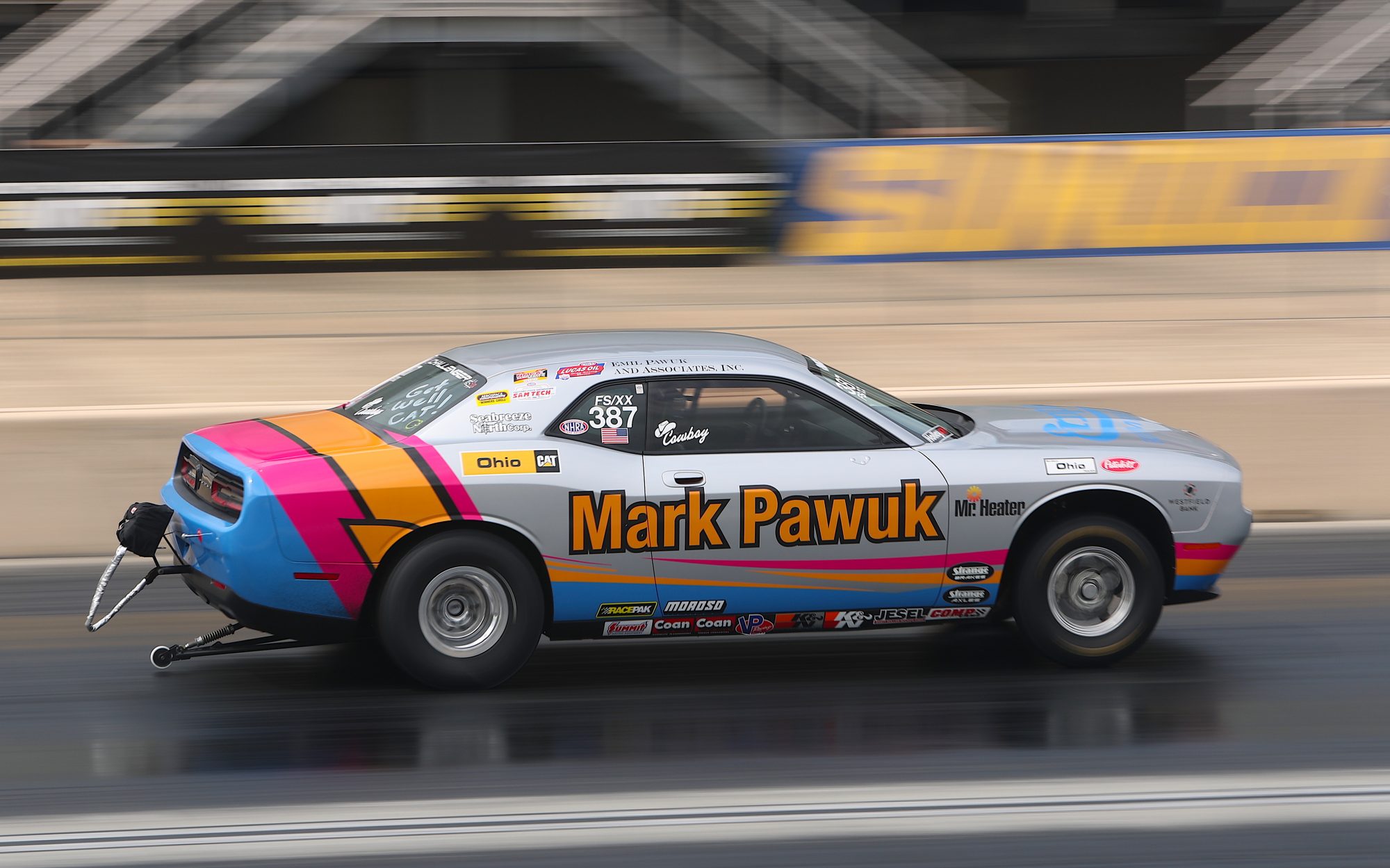 Dodge Challenger drag racing