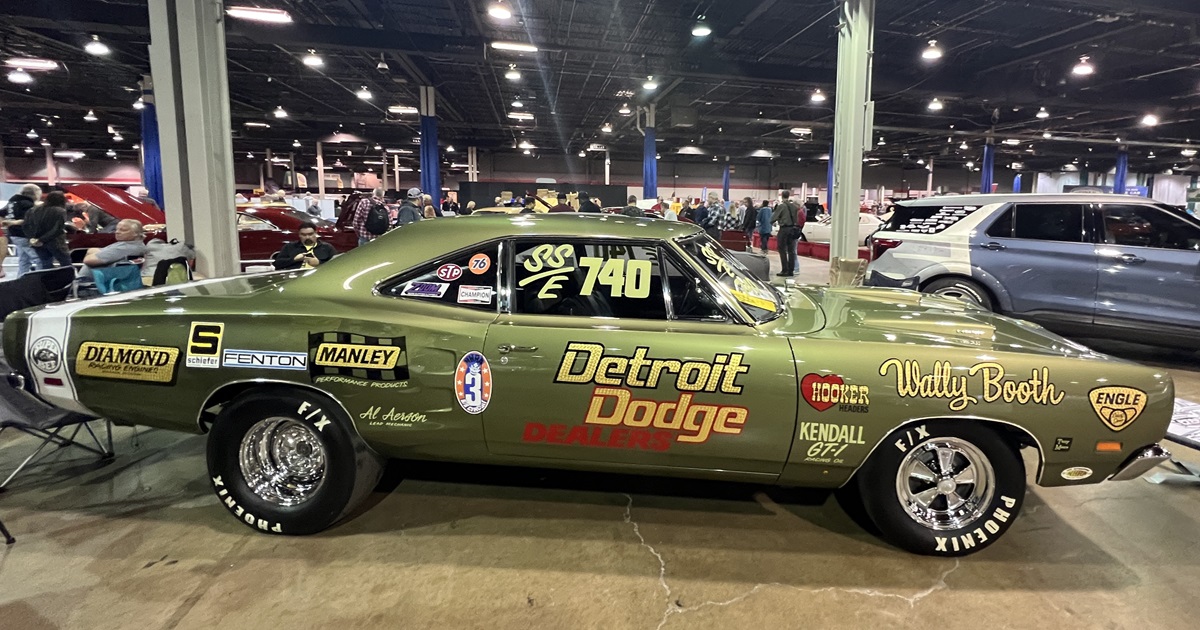 ウェルカムボーイ車 Rare Super Bee Stings Again! | DodgeGarage