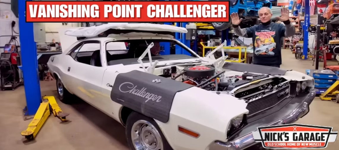 自動車 Dodge Challenger R/T Vanishing Point AMT 1970 Dodge Challenger RT Vanishing Point Build - YouTube