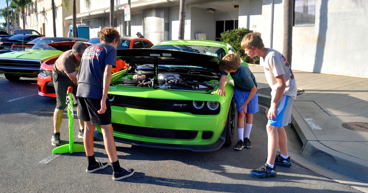 ☆ DODGE AIR FLOW LOWRIDER　　　　　　【期間限定出品】 Escondido, California: Mopar® Vehicles Invade the Streets