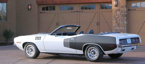 Sno-White 1971 HEMI<sup>®</sup> ’Cuda Convertible