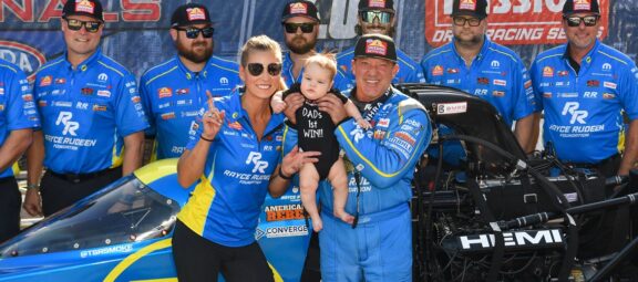 Stewart Claims First Top Fuel Victory, Hagan Battles in Funny Car at NHRA 4-Wide Nationals