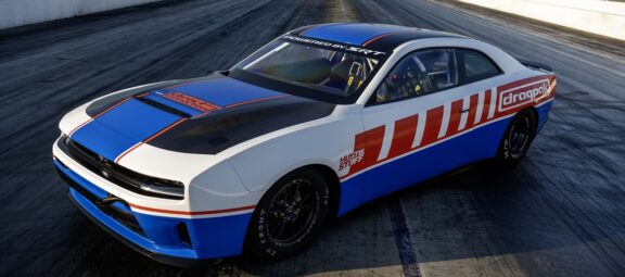 Dodge Hustles Harder: Introducing First Dodge Charger Hustle Stuff Drag Pak by Direct Connection, Bringing HEMI<sup class="realign superscript">®</sup> Power to New Charger Race Car
